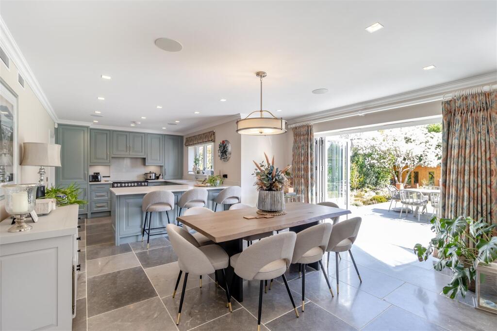 8642397-interior37.jpg
