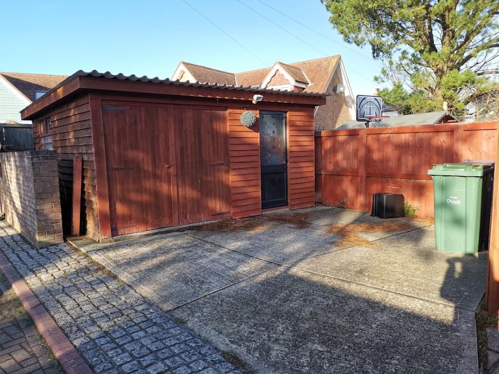 Garage & Parking