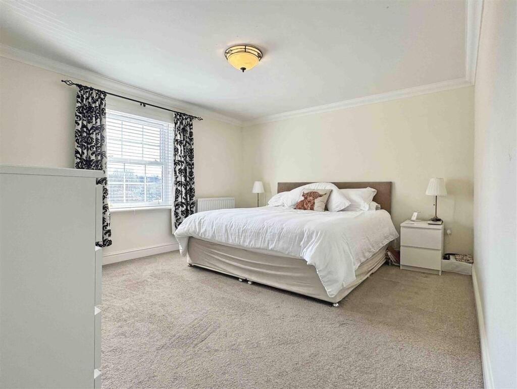 Master Bedroom.jpg