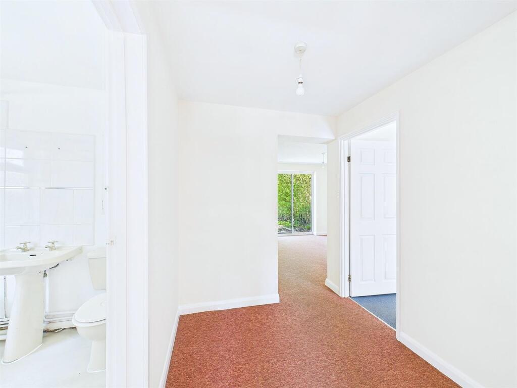 13 - Two Flats for Auction, Fishponds, Bristol.jpg