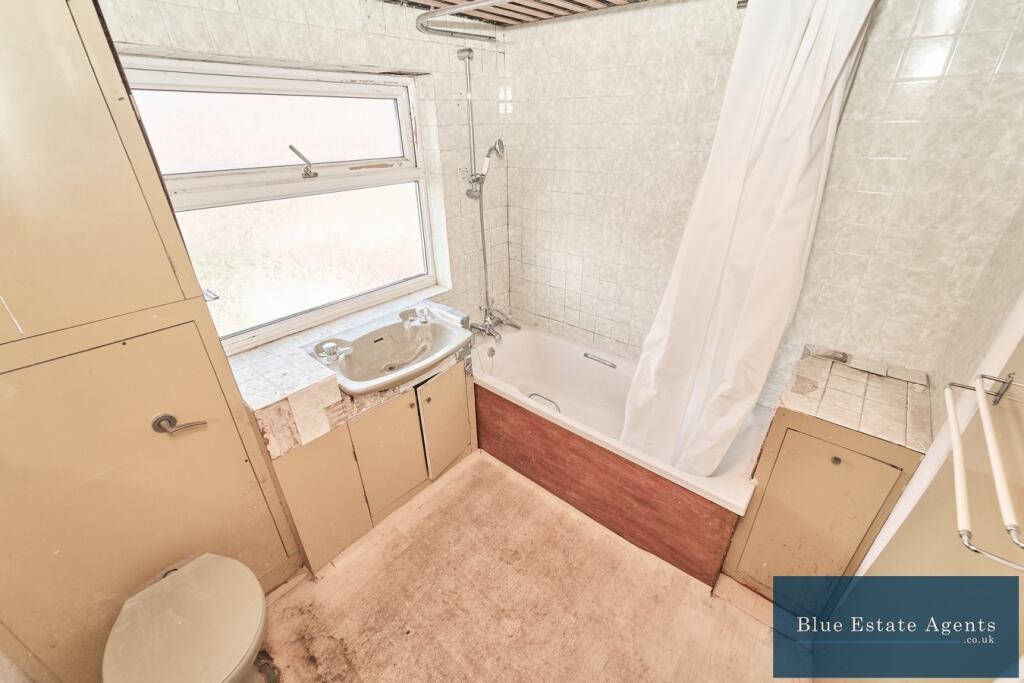 First Floor Bathroom Suite