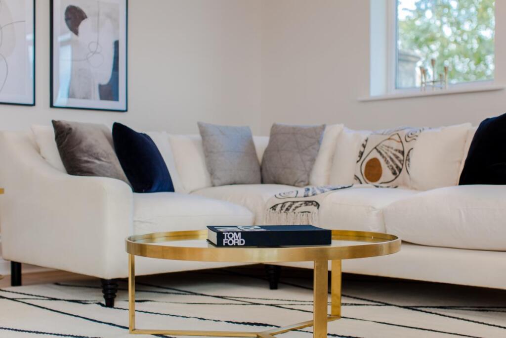 13 Yarlington Court-LR-38.jpg