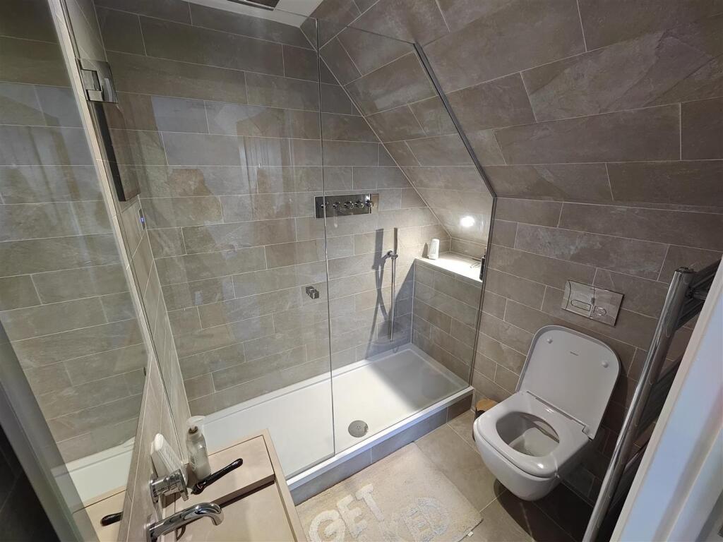 Goldstone Crescent 7  (2).jpg