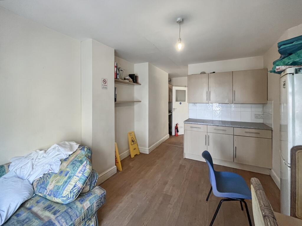 98 Ritherdon Road, Tooting, London SW17 8QQ