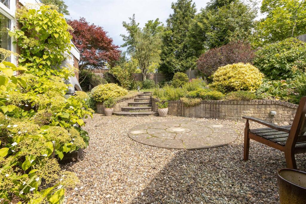 Oatlands, Church Drive