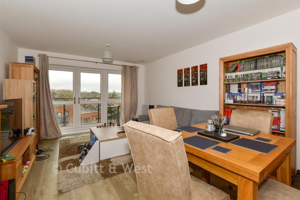 Lounge/Kitchen