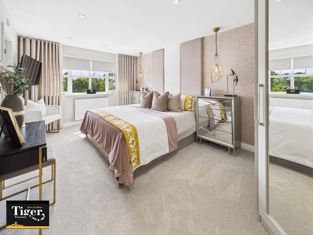 CAM02176G0-PR0661...