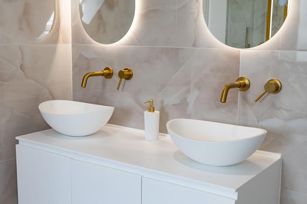 Bedrooms &amp; Bathrooms