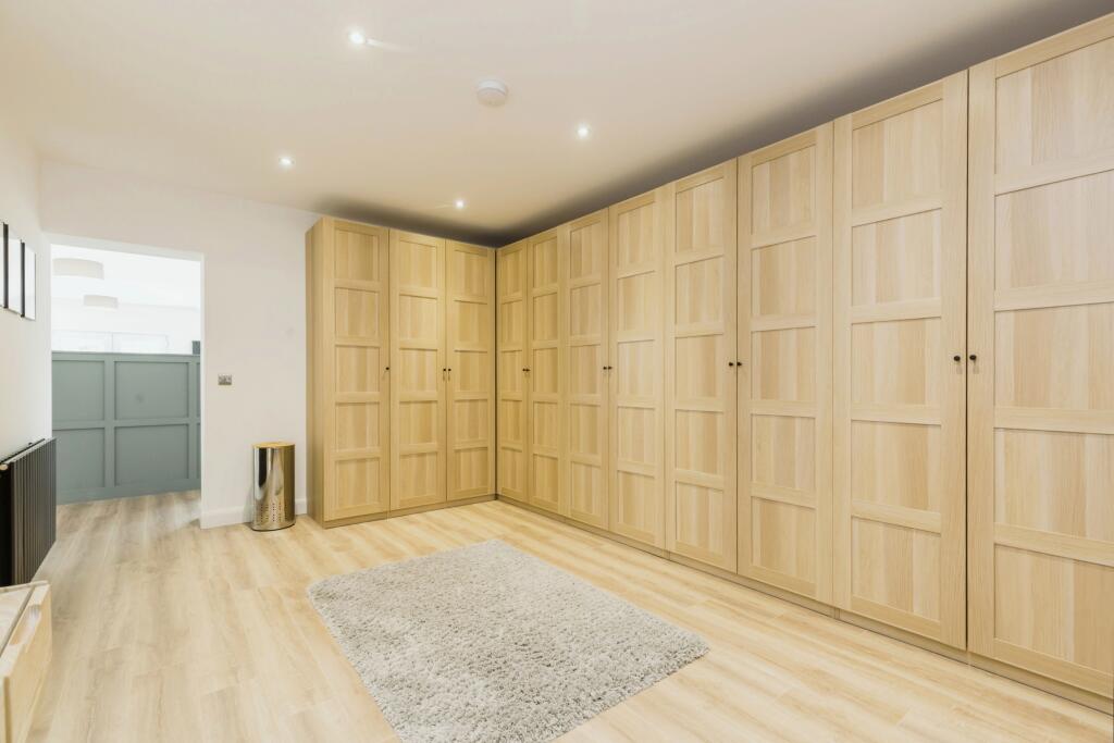 Walk-in Wardrobe