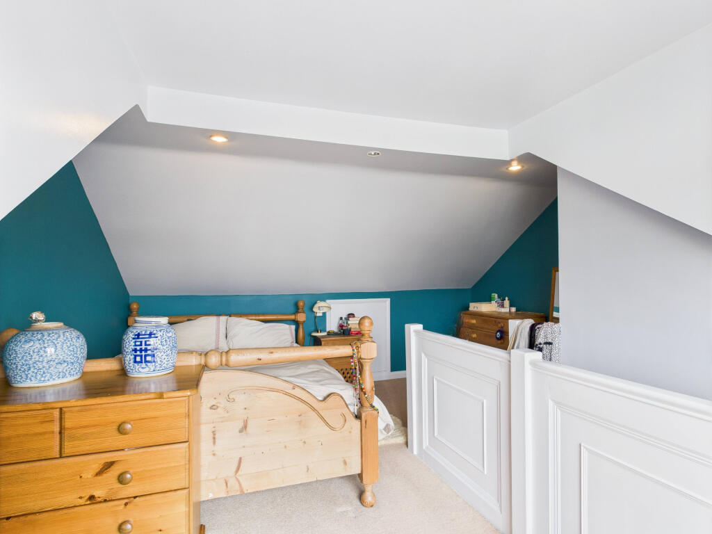 CAM01354G0-PR0569-STILL014