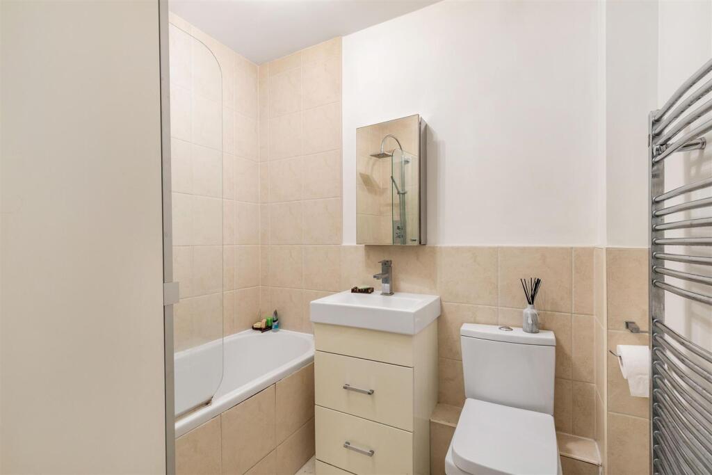 26541_james_anderson___14_milton_court___10_lo