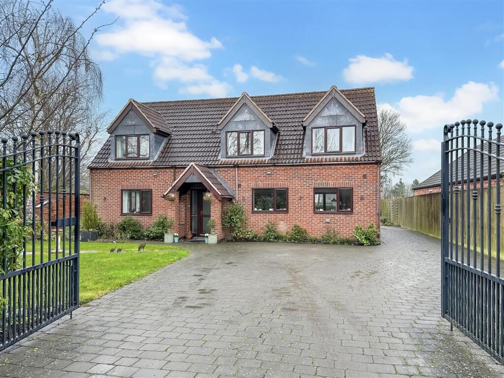 Gated Front Aspect 715