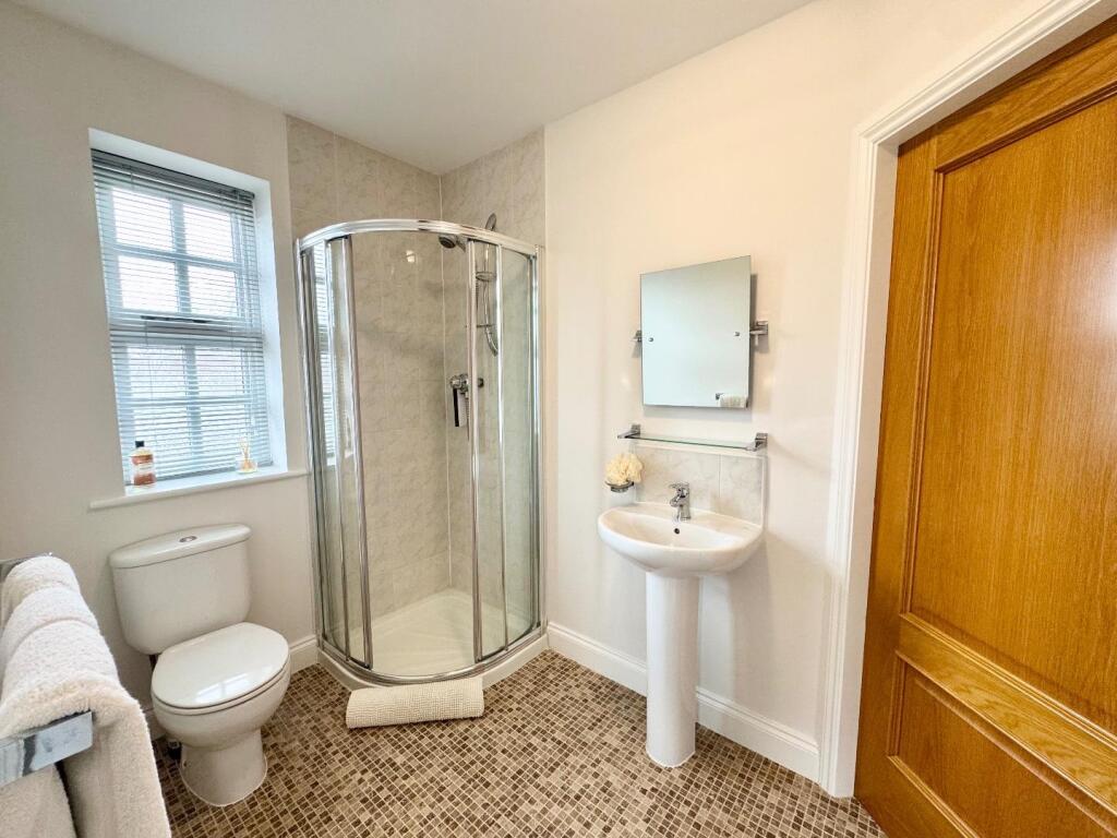 Jack &amp; Jill Ensuite