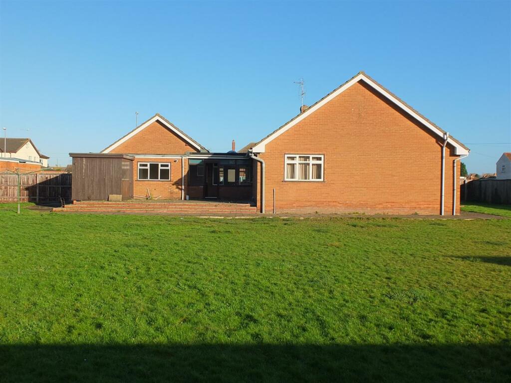 87 Bridge Road Rear Garden TO Let.JPG