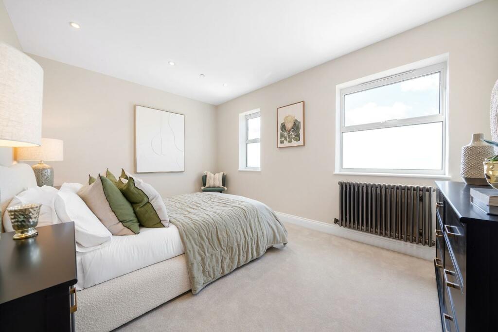 Bedroom 1.jpg