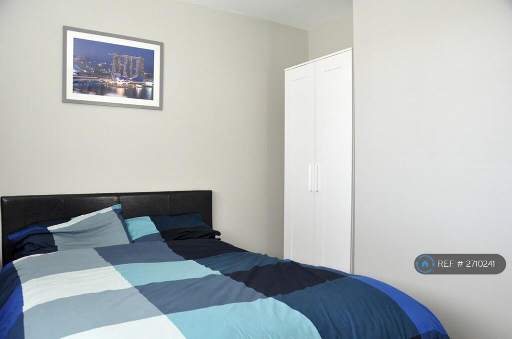 Second Upstairs Bedroom £580pm