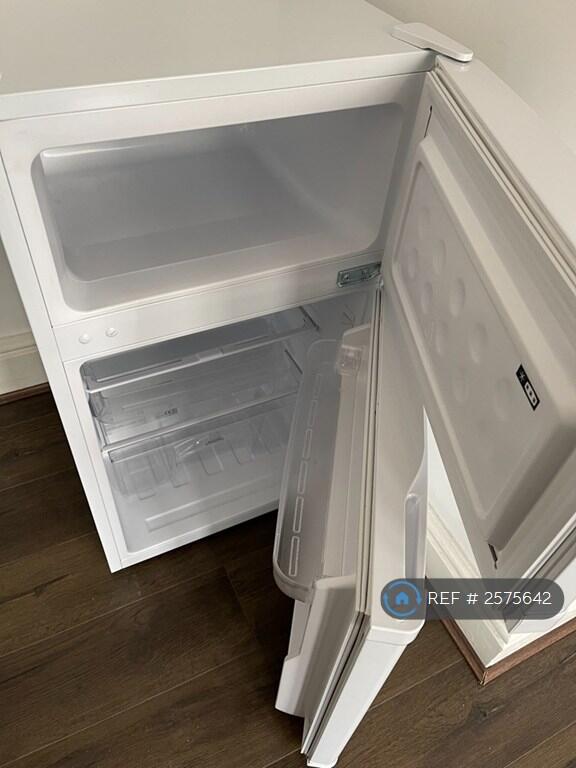 Small Fridge Freezer In The Room