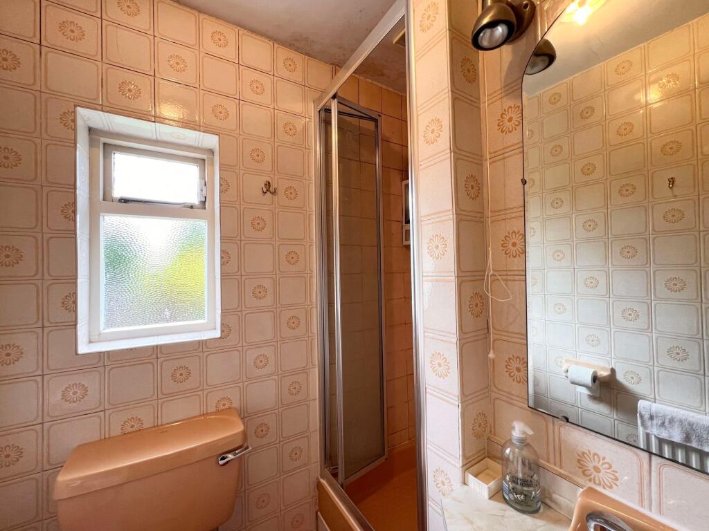 SHOWER ROOM
