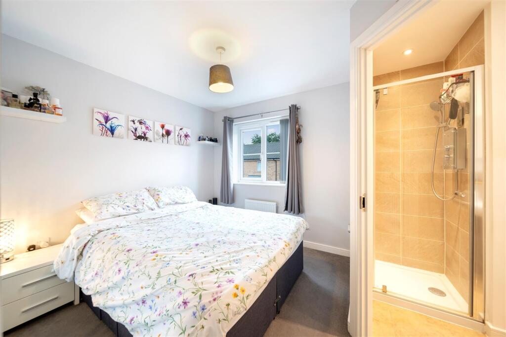 10 The Circle-13.jpg