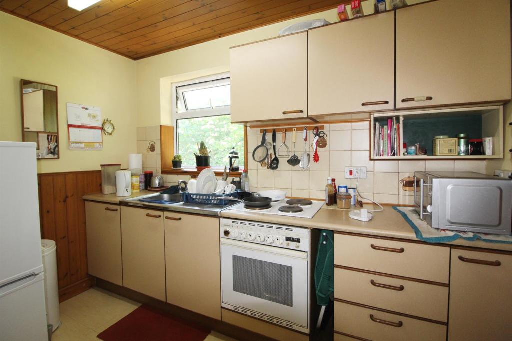 Kitchen edit.jpg