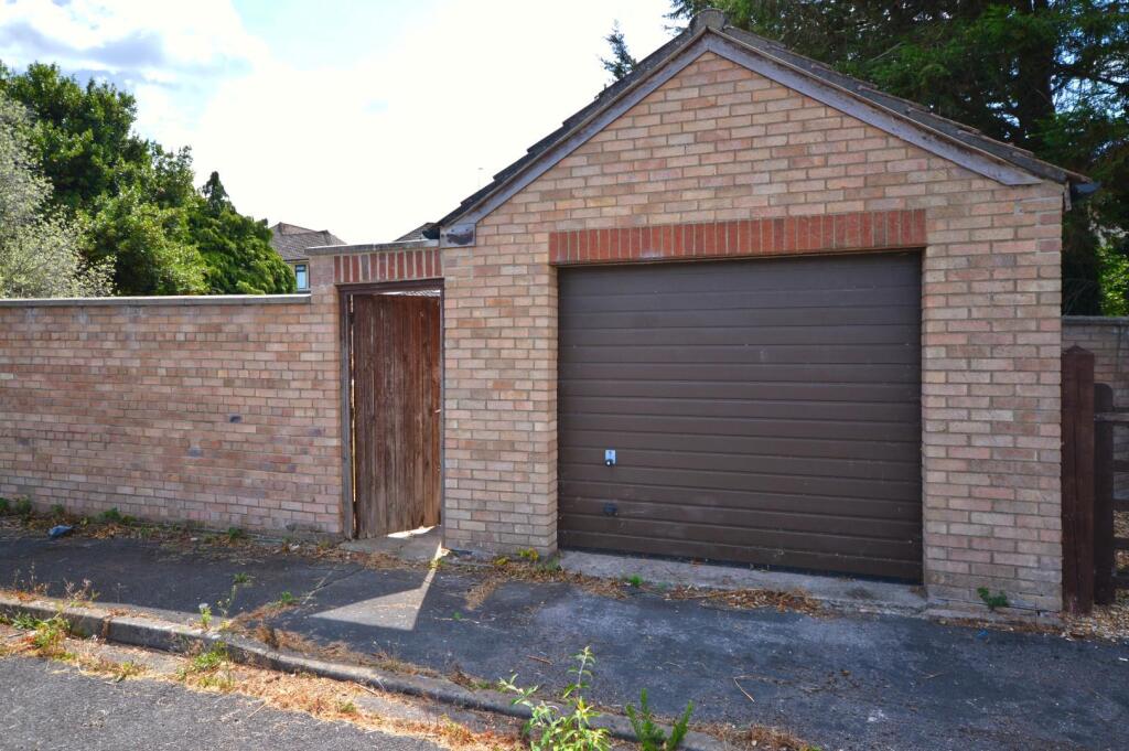 Detached Single Garage