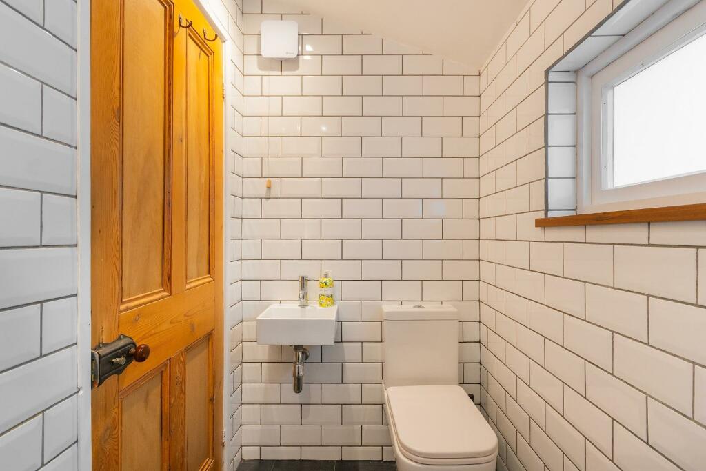 3F3AHD - Shower Room A.jpg