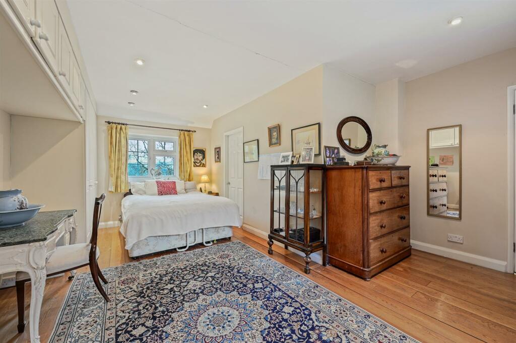 Master Bedroom.jpg