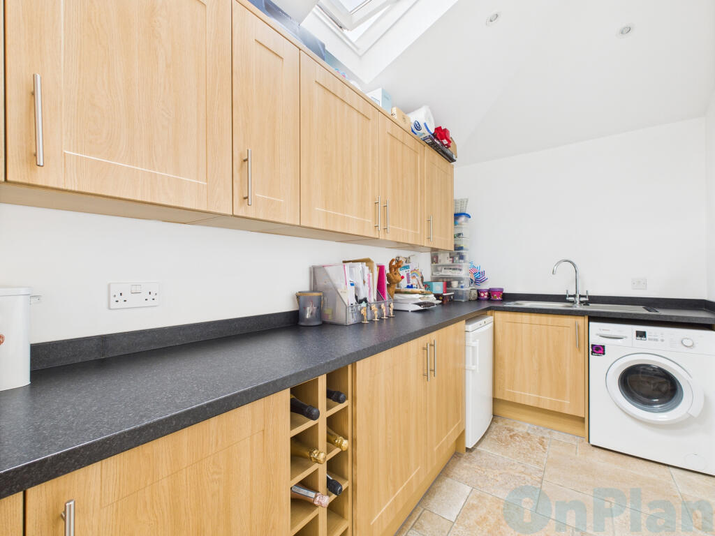 CAM04024G0-PR0032-STILL025