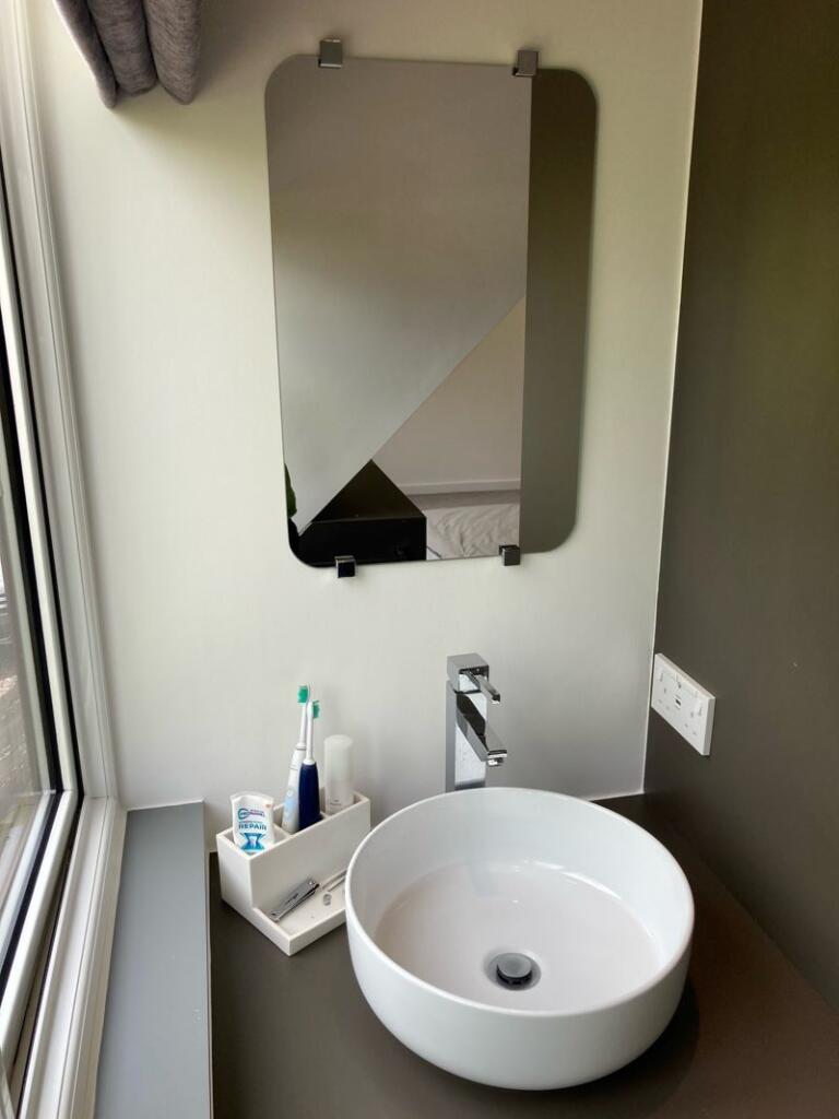 Wash basin