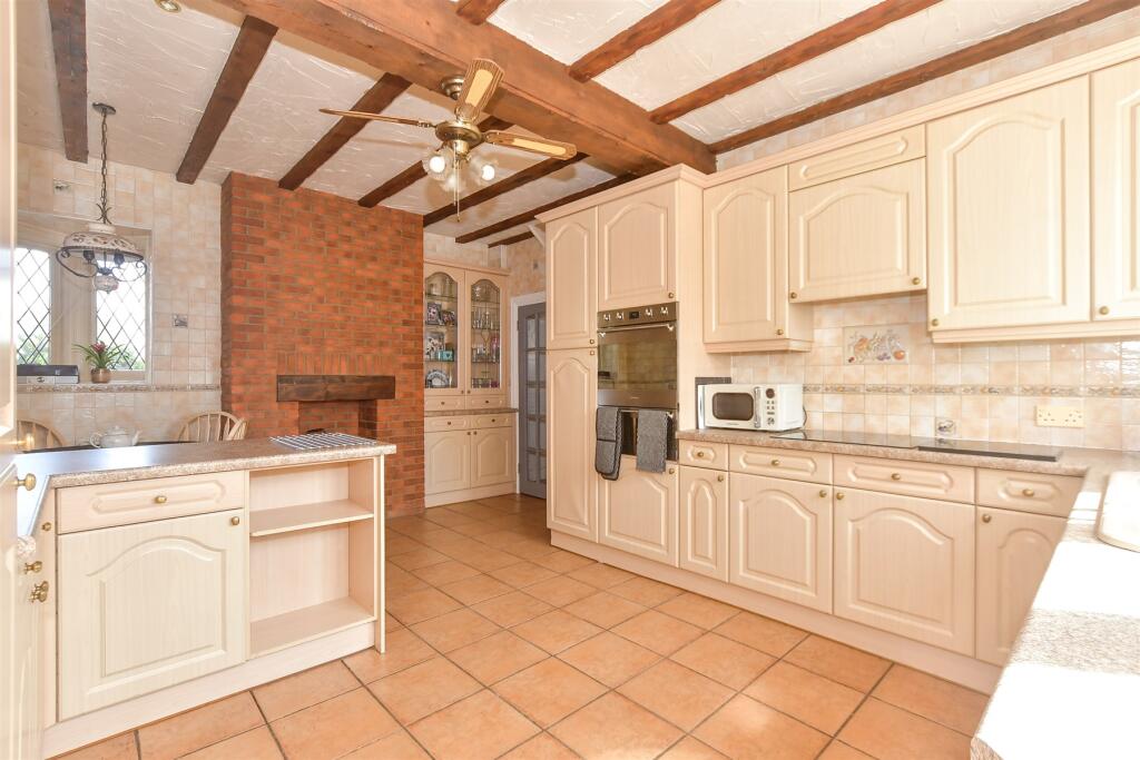 Kitchen/ Breakfast Room