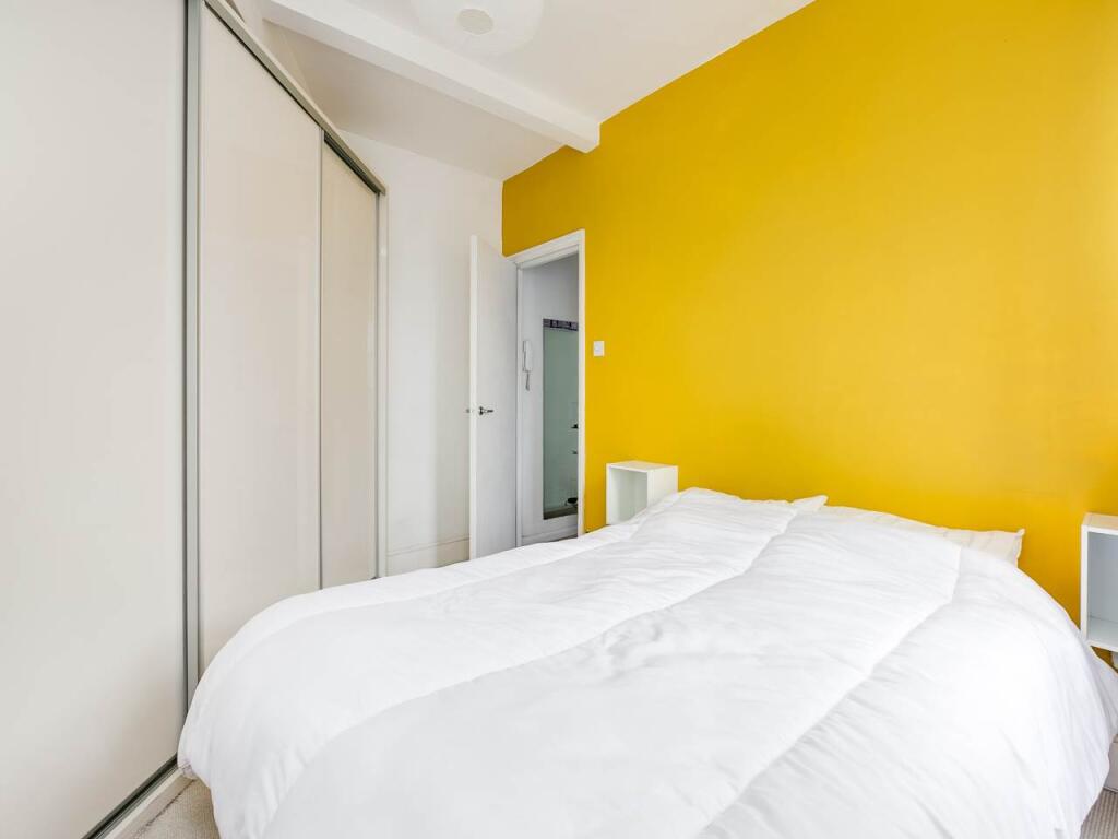Dawes Road 104 FLAT 