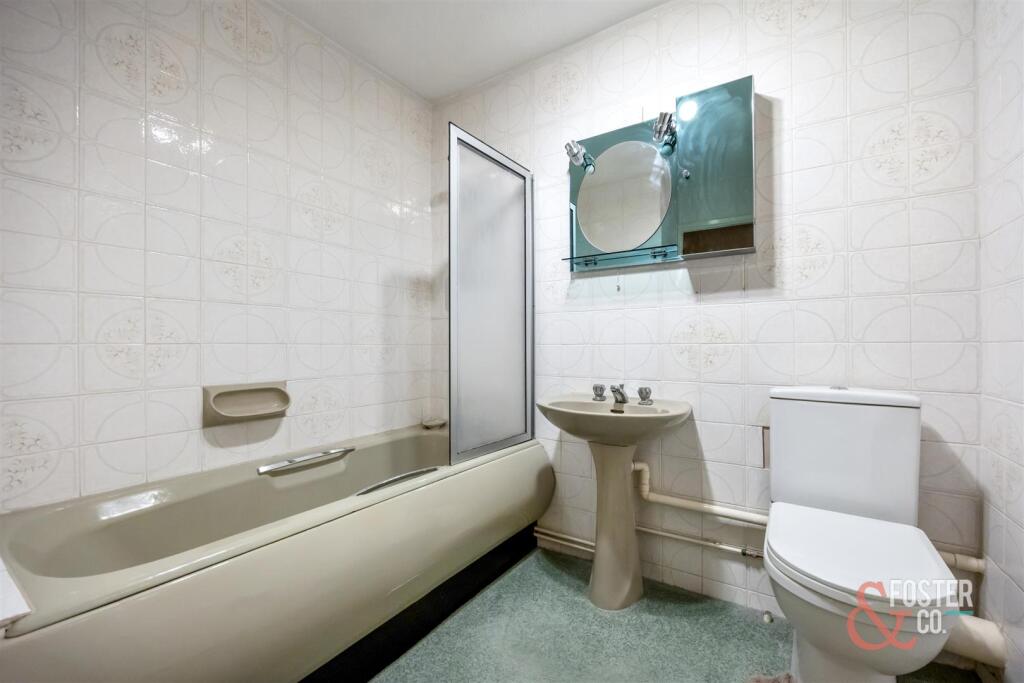 Kings Esplanade_Bath Court_26-021.jpg