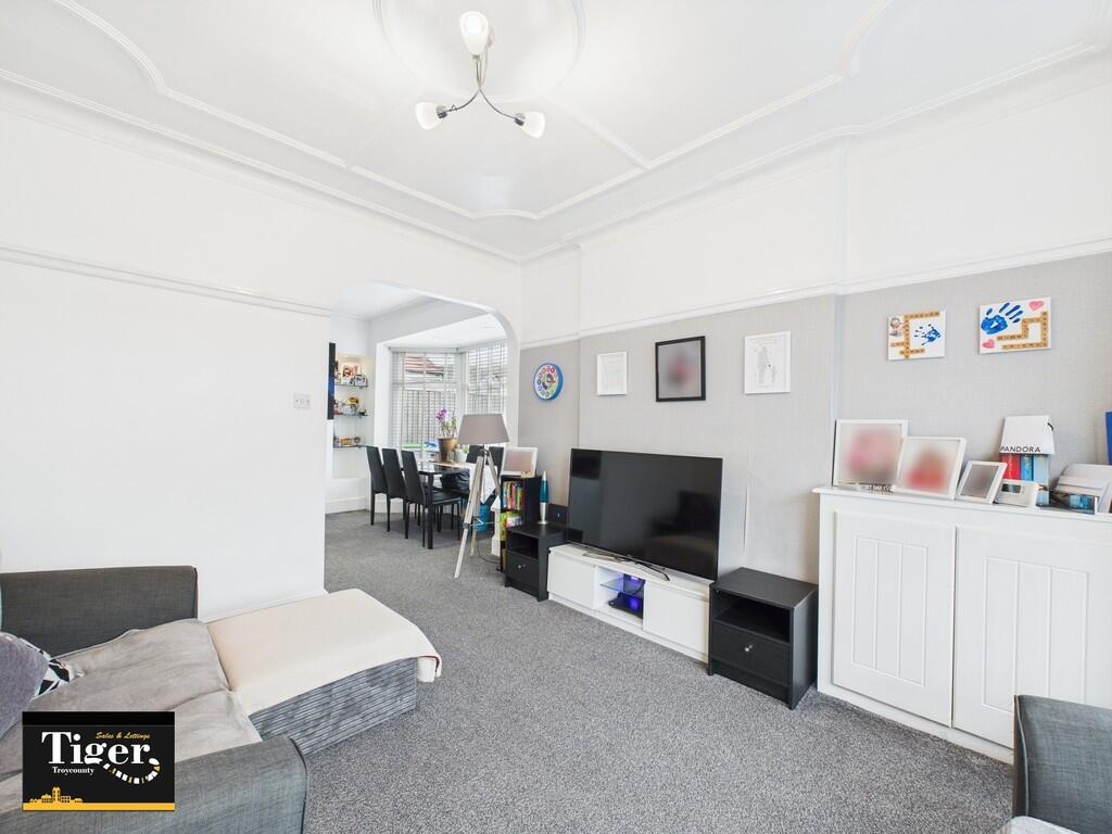 CAM02176G0-PR0517...