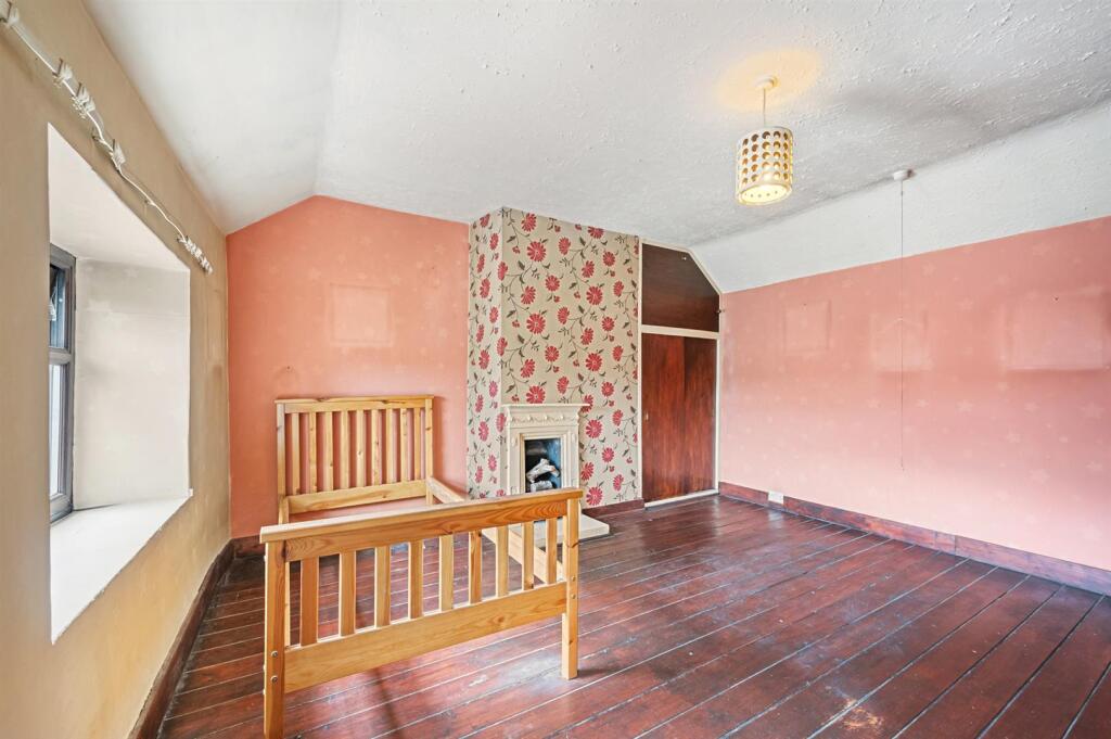 Bedroom to corner cupboard.jpg