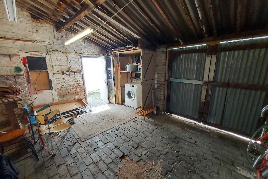 Garage/ Workshop 2