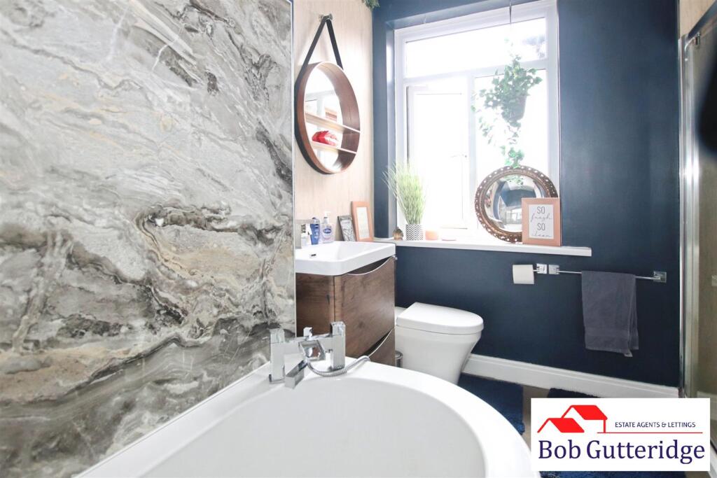 FIRST FLOOR FOUR PIECE BATHROOM