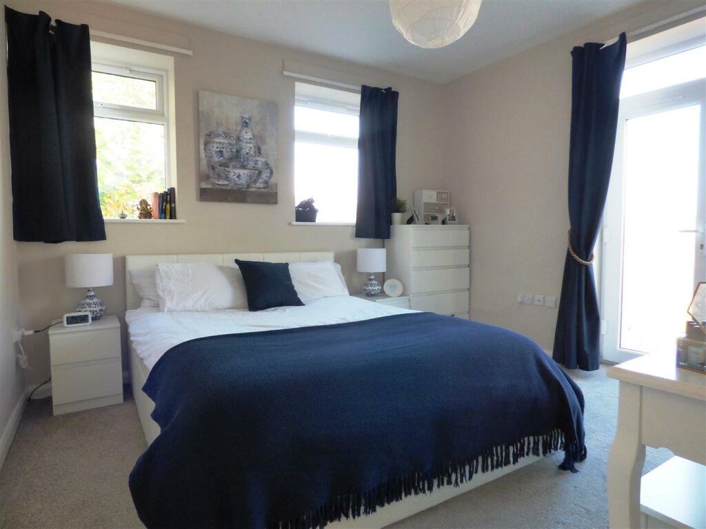 Bed 1.JPG