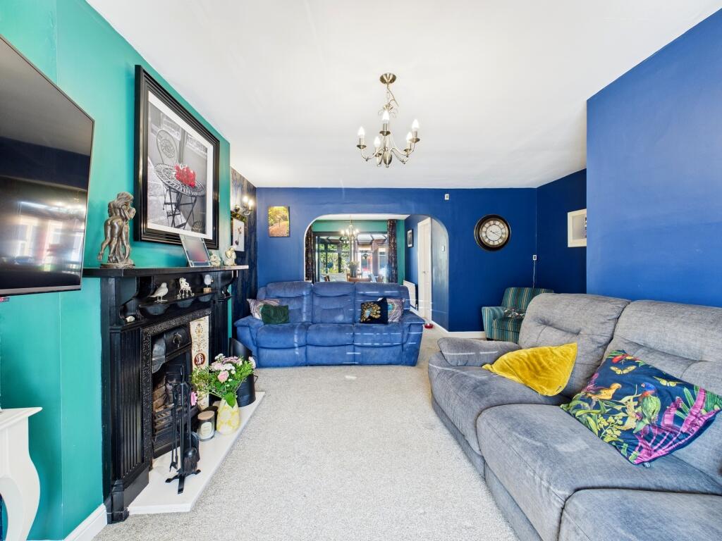 CAM05192G0-PR0041-STILL011