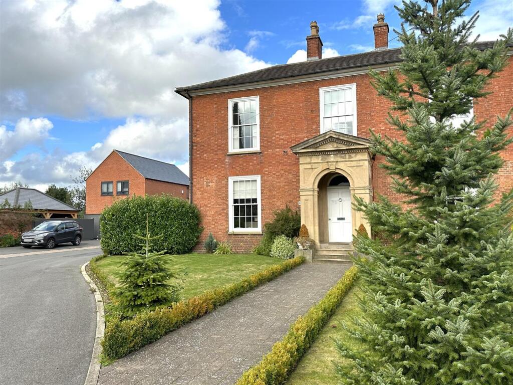 Front Aspect &amp; Garden 938