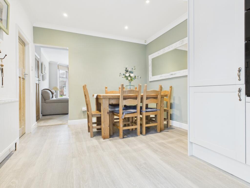 CAM03729G0-PR0153-STILL016