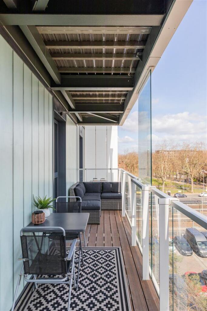 Station Approach, Hoe Street E17