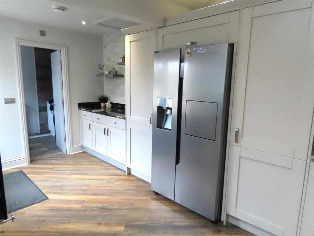 ADDITIONAL KITCHEN AREA