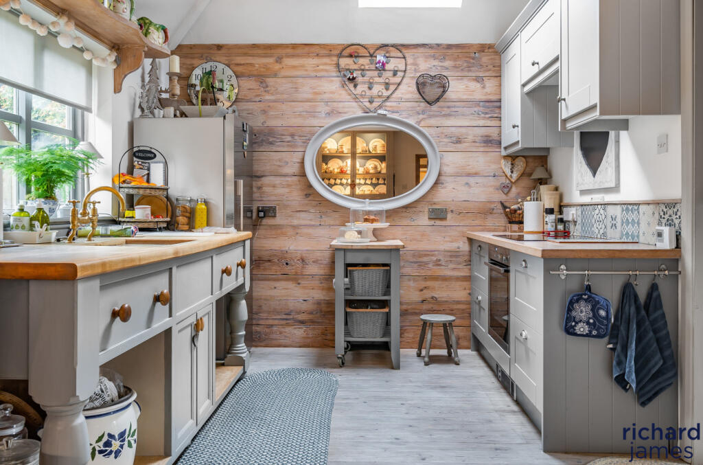 61c89820-41e4-475...