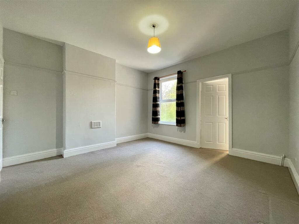 6 Bedroom 1.jpg