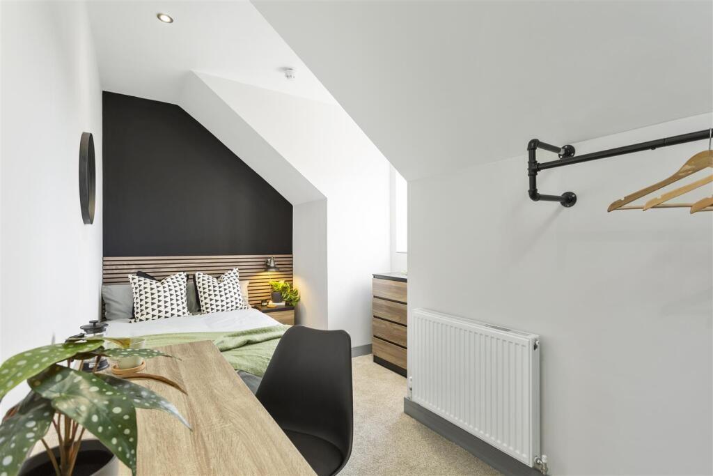 261131_33710901_I...