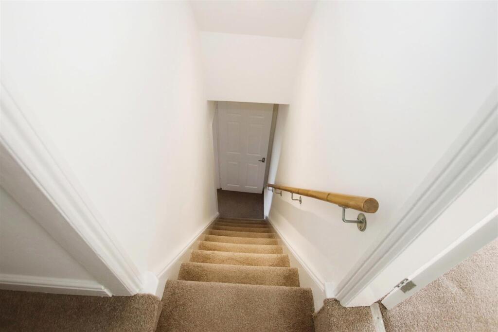 FIRST FLOOR LANDING