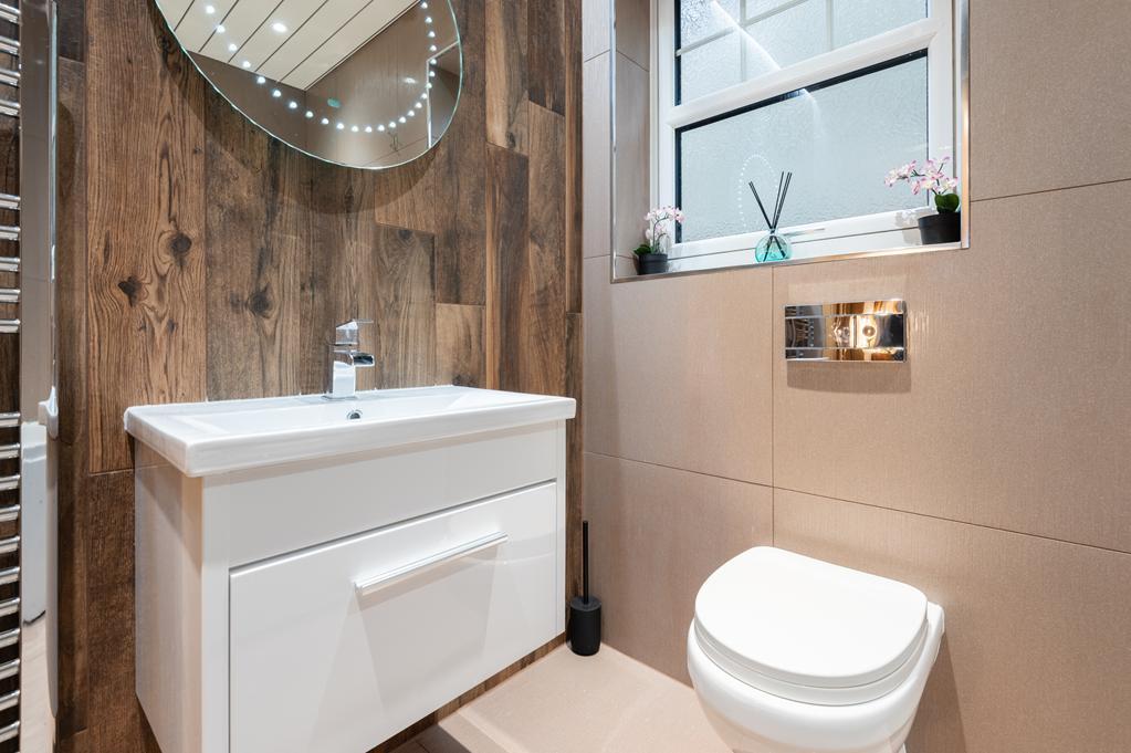 BATHROOM DETAIL