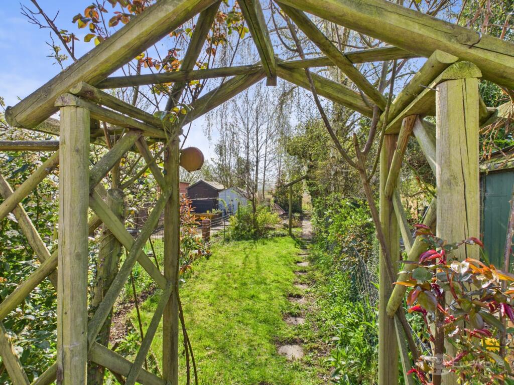 Garden- Mark Stephens EweMove Newmarket and Soham 