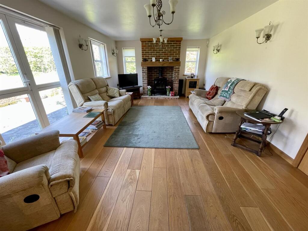 lounge2.JPEG