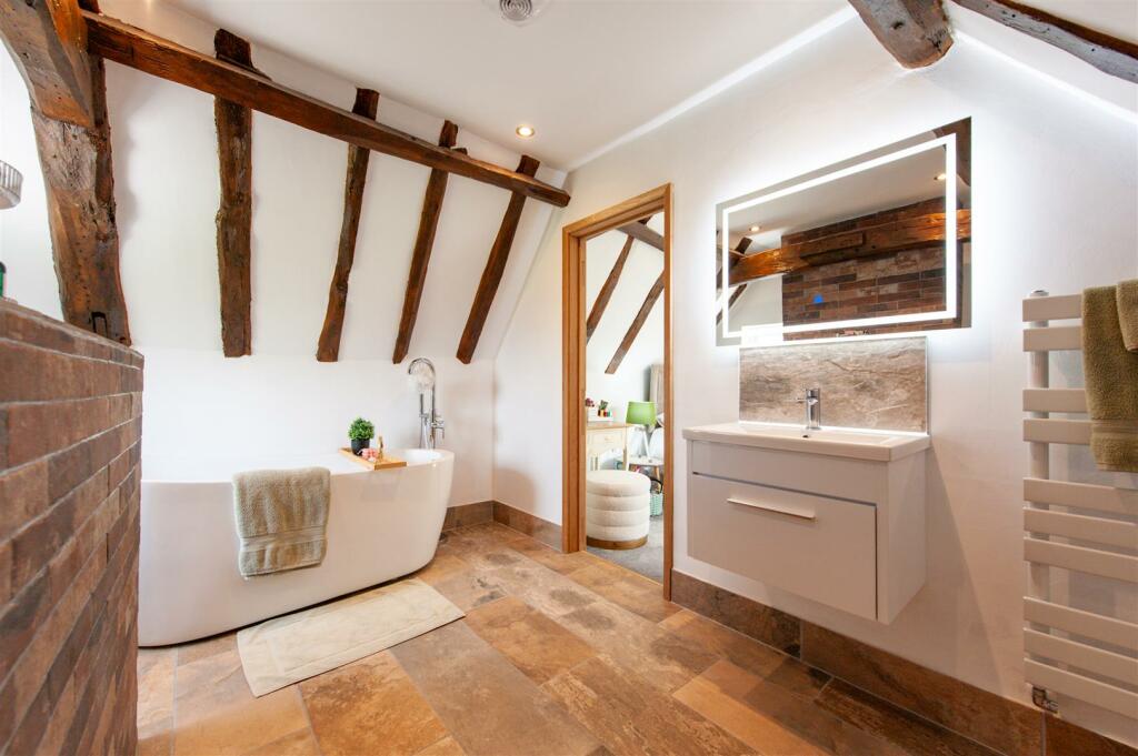 Top Floor En-suite..jpg